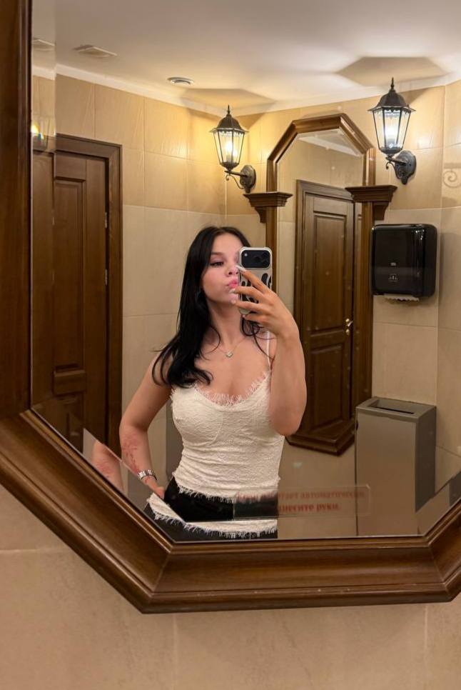 Алёна Крупина — мастер маникюра